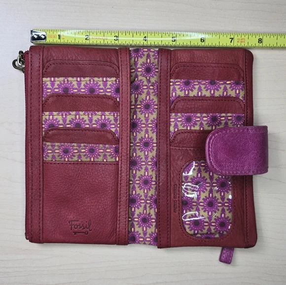 Fossil Rose Appliqué Leather Bi-Fold Wallet in Burgundy Pink - Picture 7 of 12